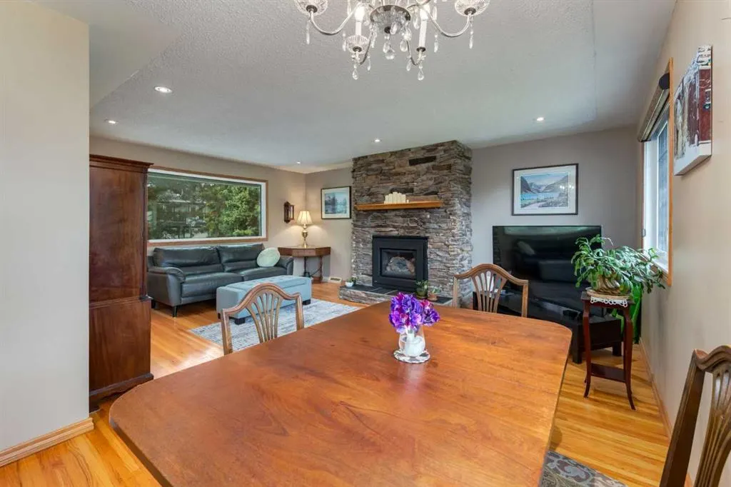 48 Chancellor Way NW