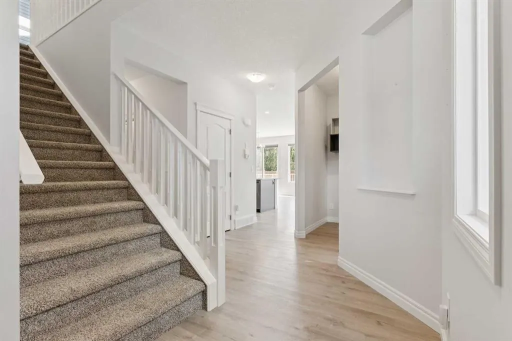 246 Evansglen Drive NW