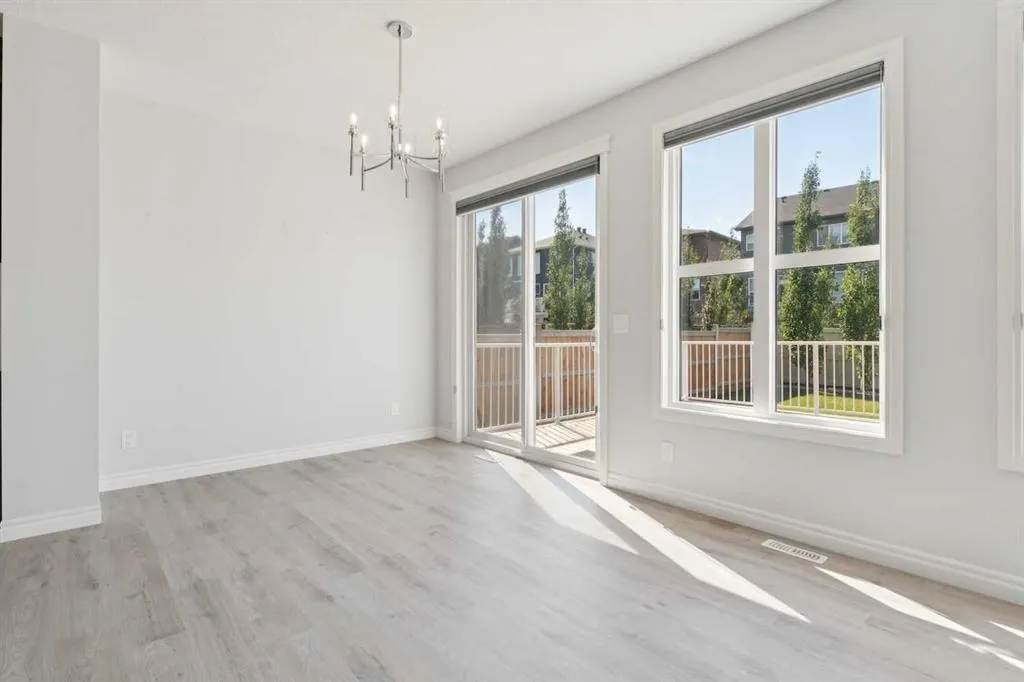246 Evansglen Drive NW