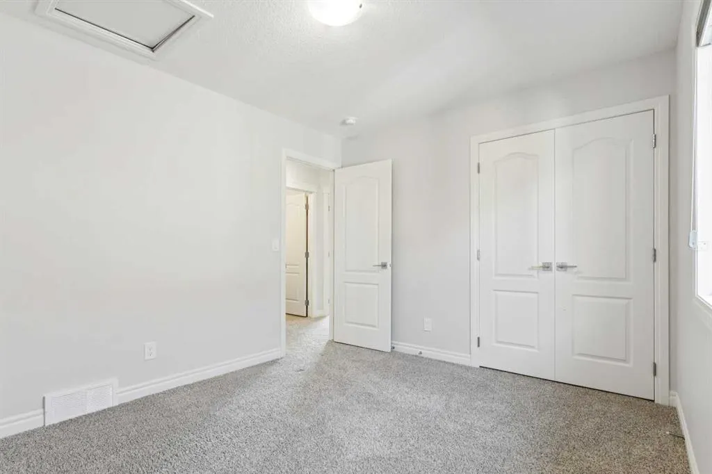 246 Evansglen Drive NW