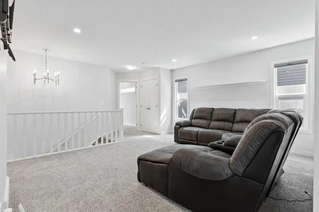 246 Evansglen Drive NW
