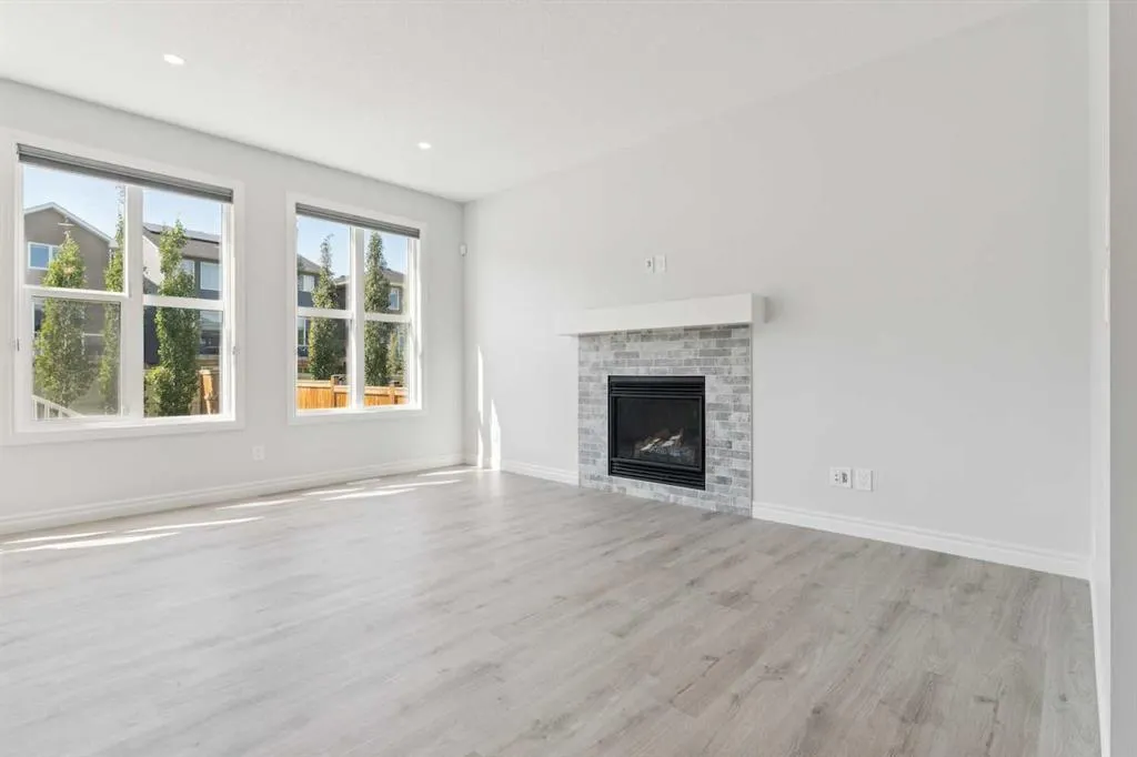 246 Evansglen Drive NW