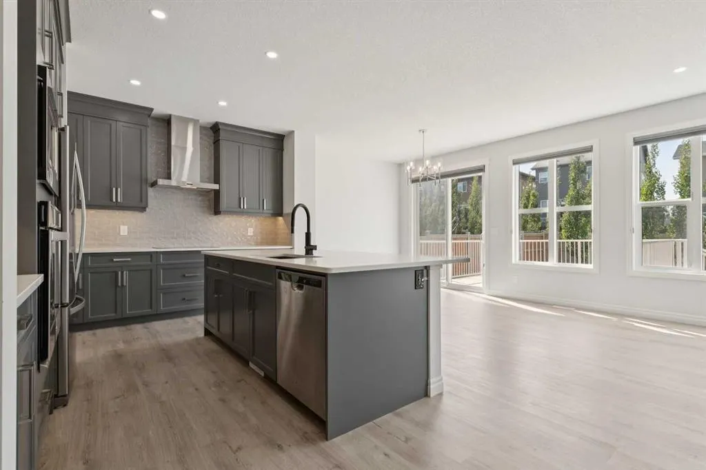 246 Evansglen Drive NW
