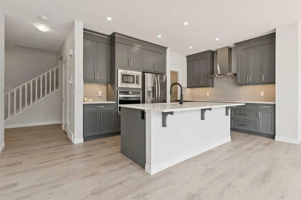 246 Evansglen Drive NW