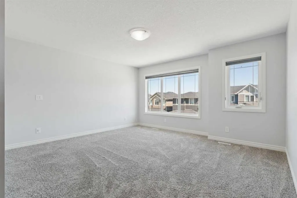 246 Evansglen Drive NW