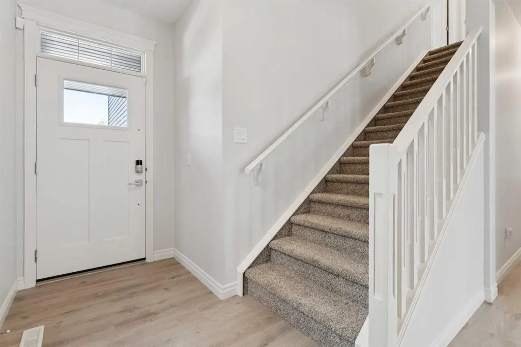 246 Evansglen Drive NW