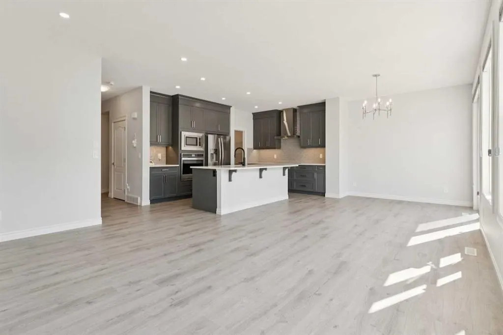 246 Evansglen Drive NW