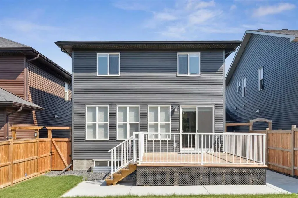 246 Evansglen Drive NW