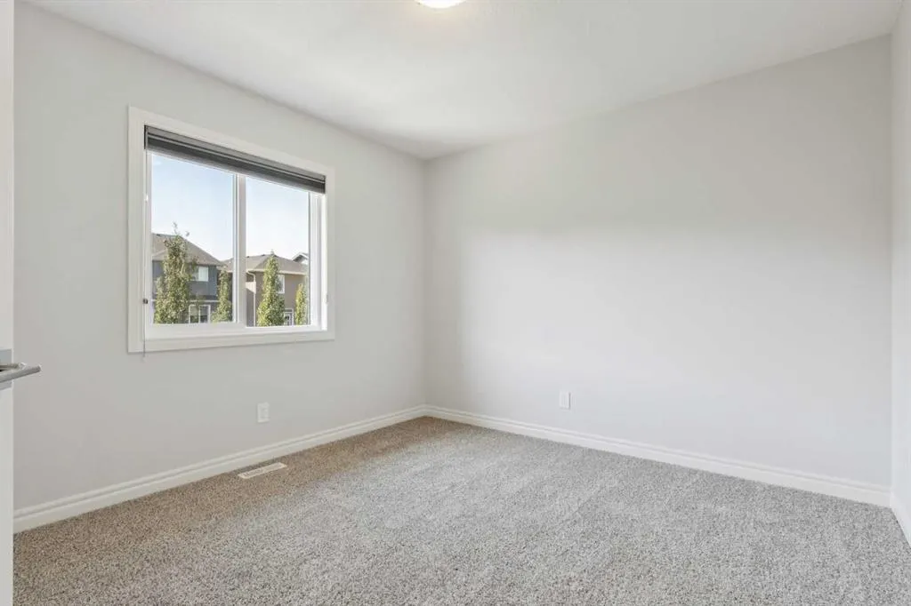 246 Evansglen Drive NW