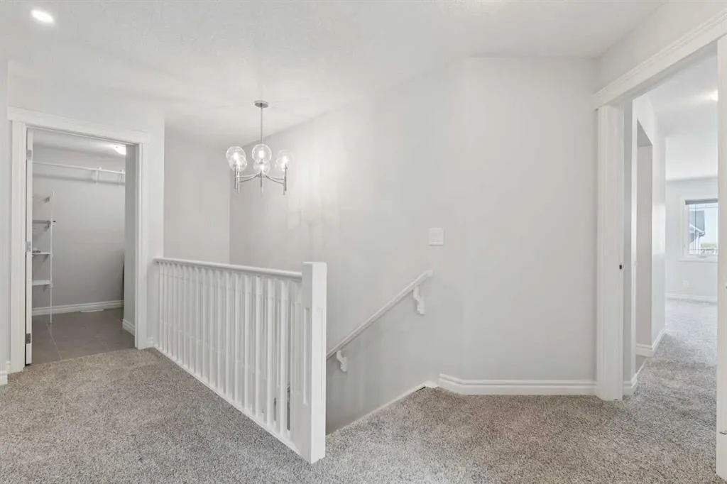246 Evansglen Drive NW