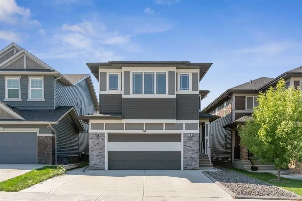 246 Evansglen Drive NW
