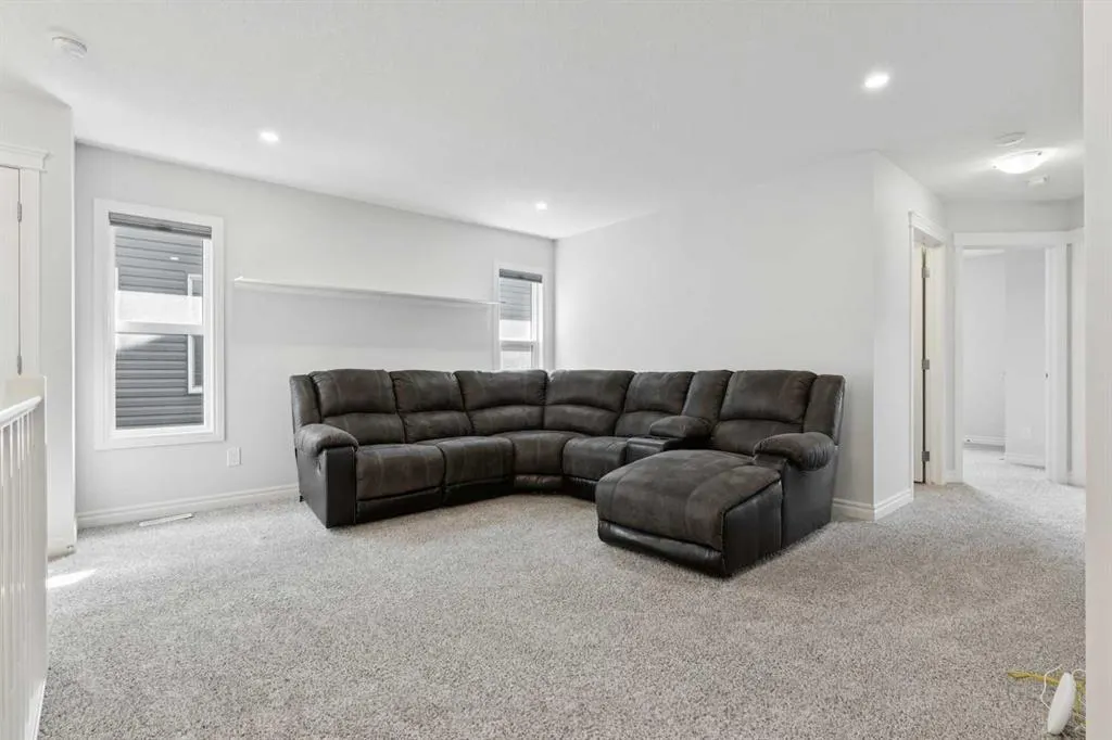 246 Evansglen Drive NW