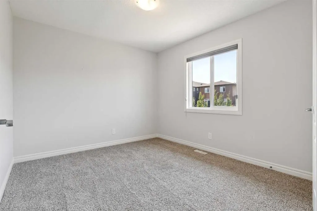 246 Evansglen Drive NW