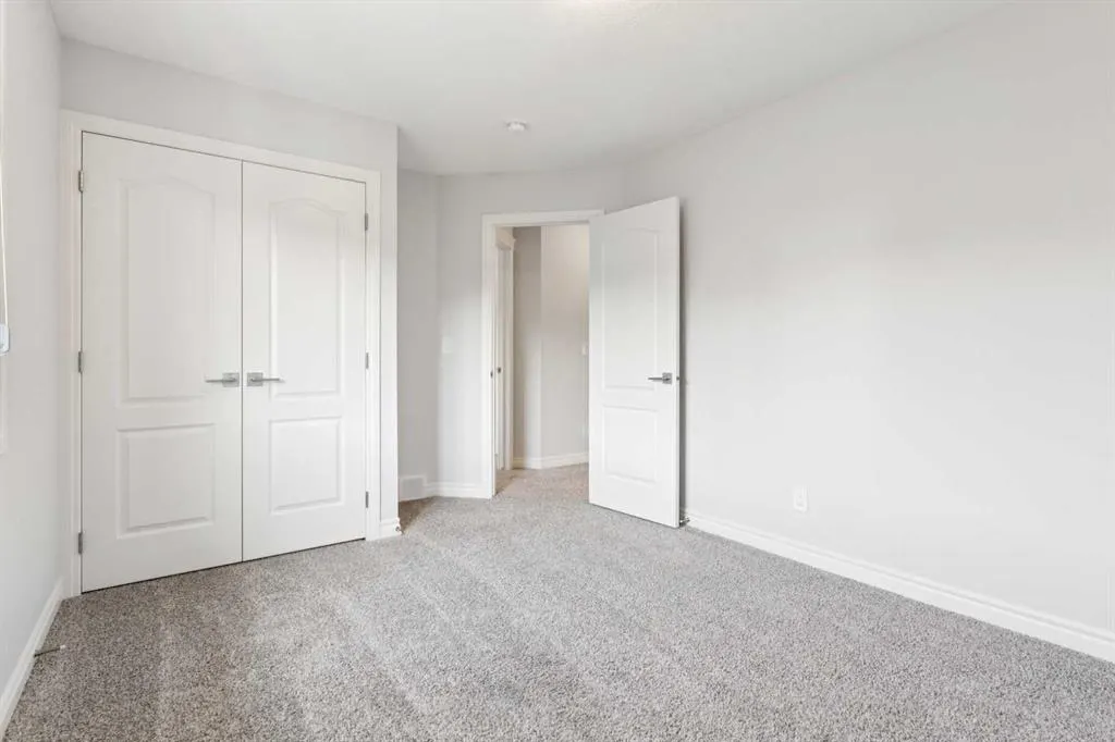 246 Evansglen Drive NW