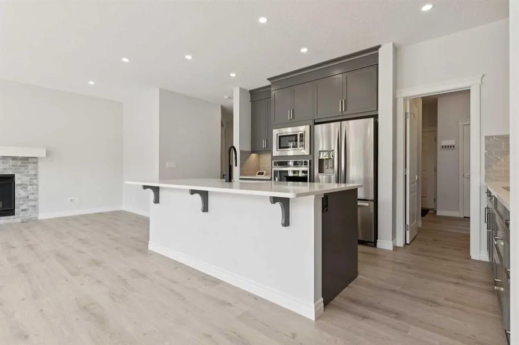 246 Evansglen Drive NW