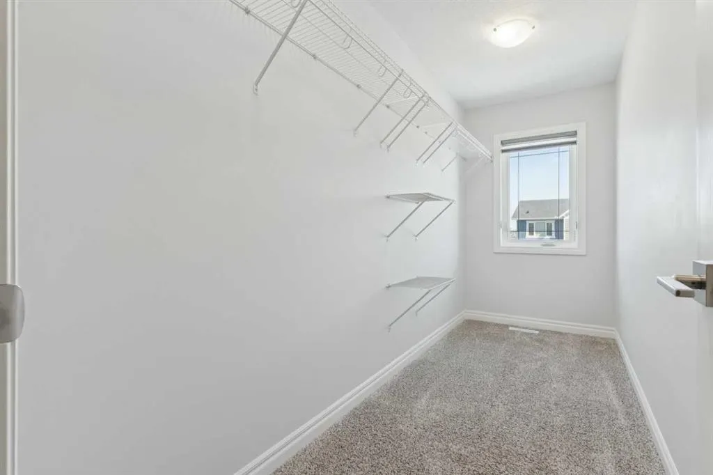 246 Evansglen Drive NW