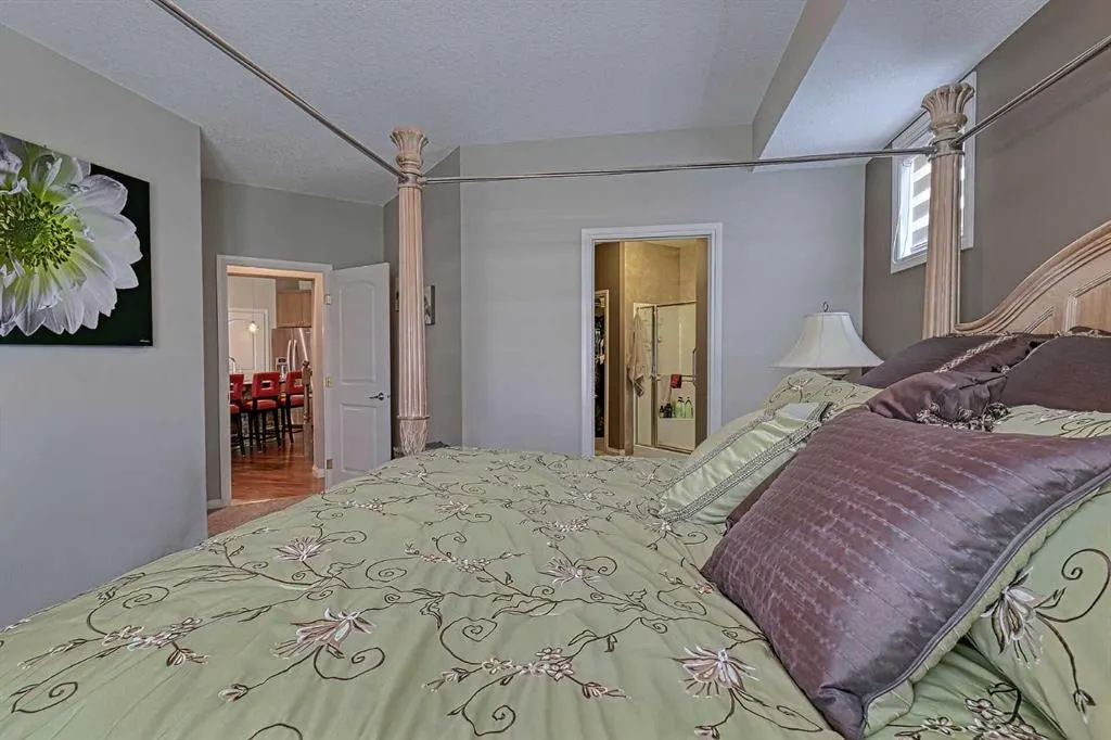 223 Sunset Square