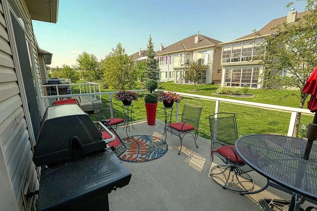 223 Sunset Square