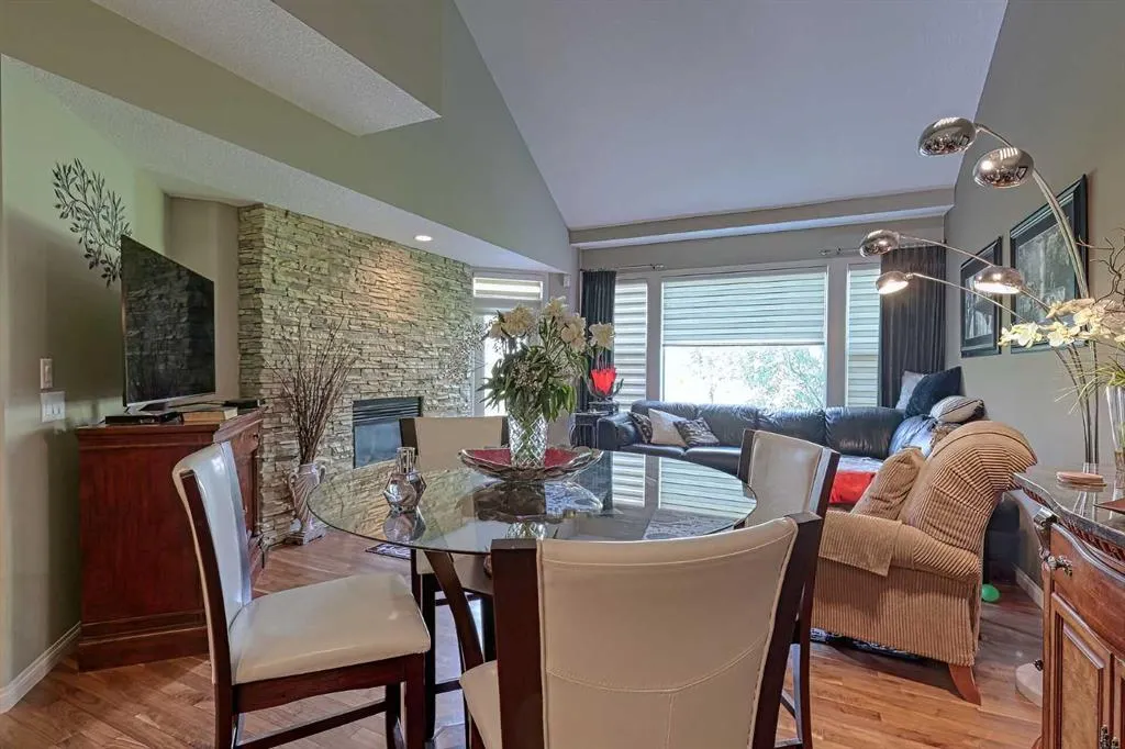 223 Sunset Square