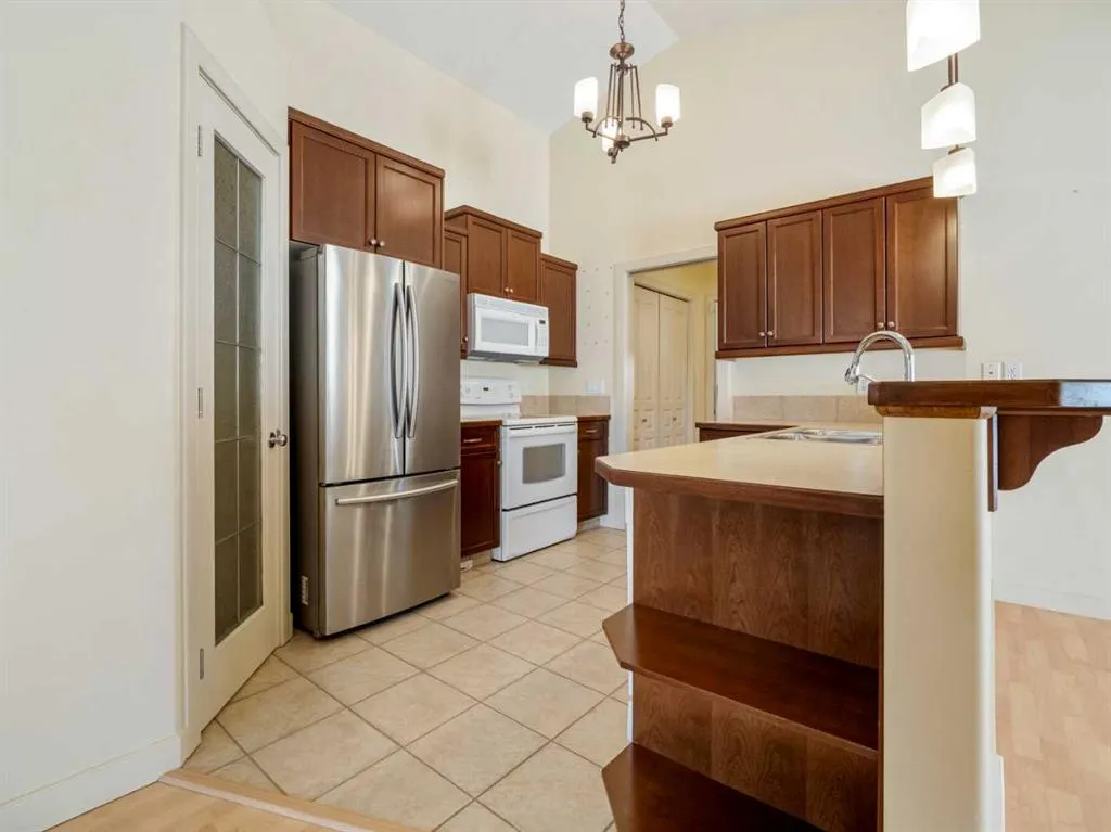 122 Mildred Dobbs Boulevard N