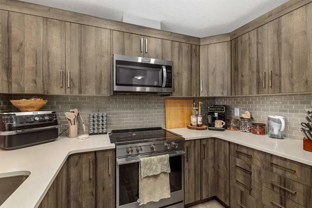 203 Windford Crescent SW