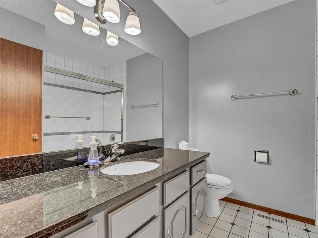 38 Rossland Crescent SE