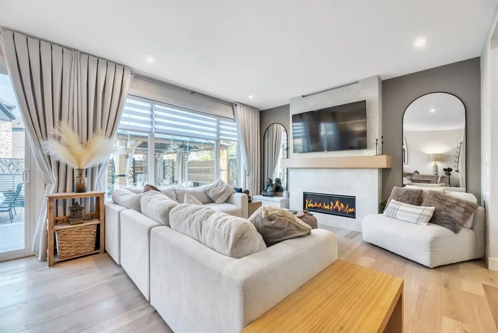 252 Marina Grove SE