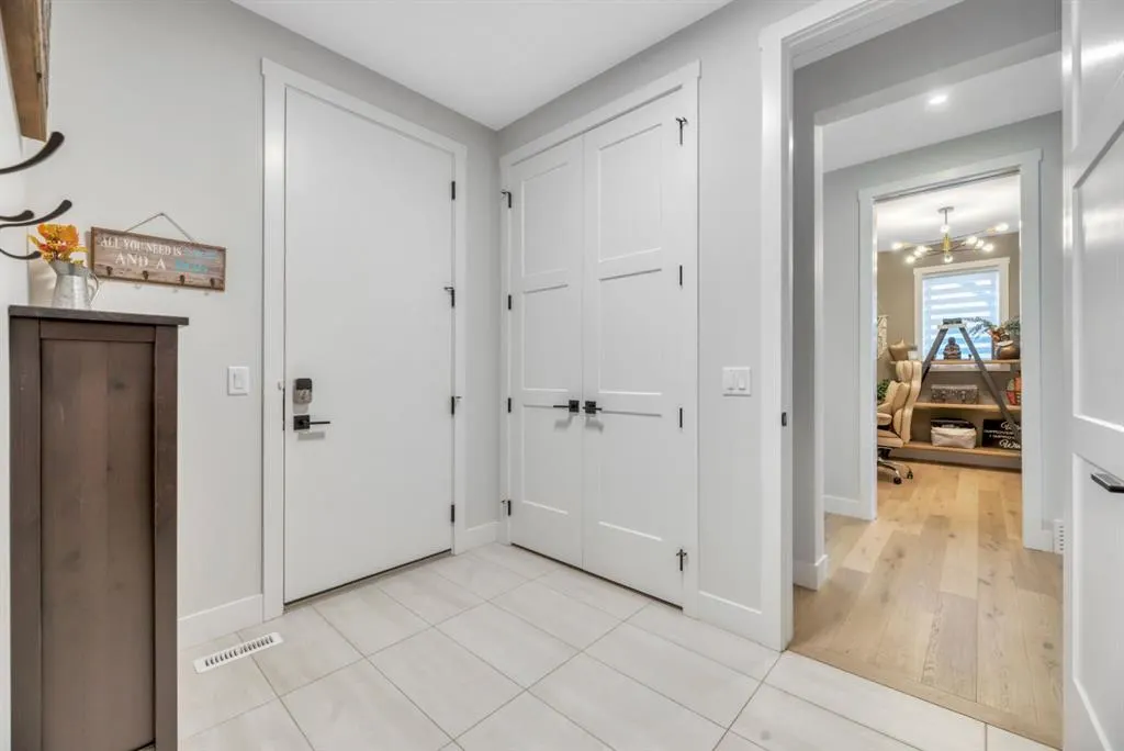 252 Marina Grove SE