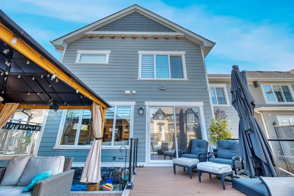 252 Marina Grove SE