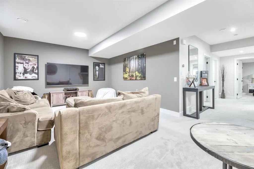 252 Marina Grove SE