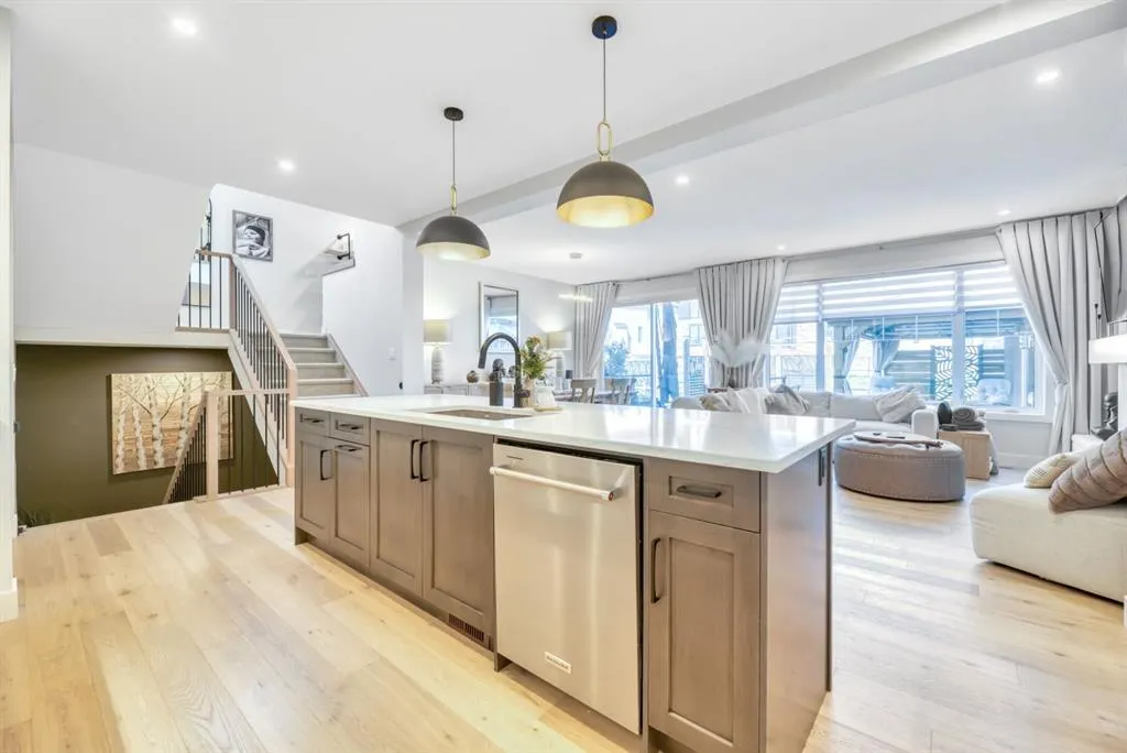 252 Marina Grove SE