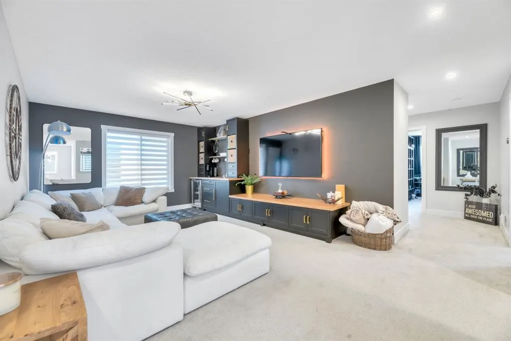 252 Marina Grove SE