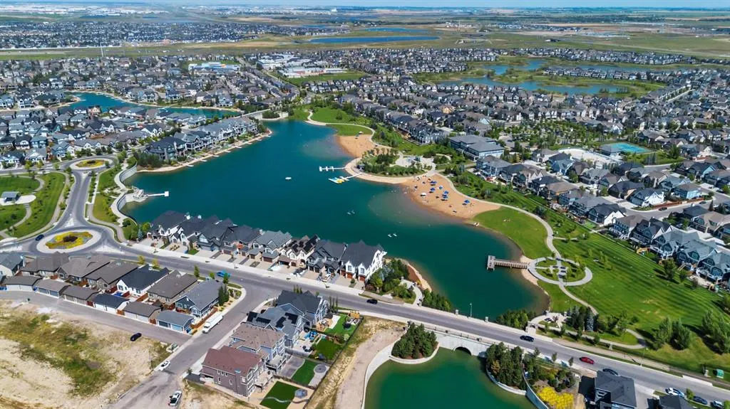 252 Marina Grove SE