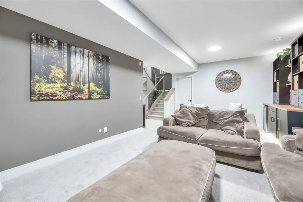 252 Marina Grove SE