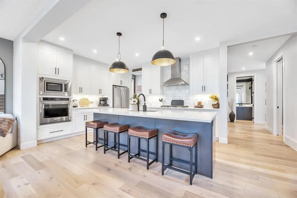 252 Marina Grove SE