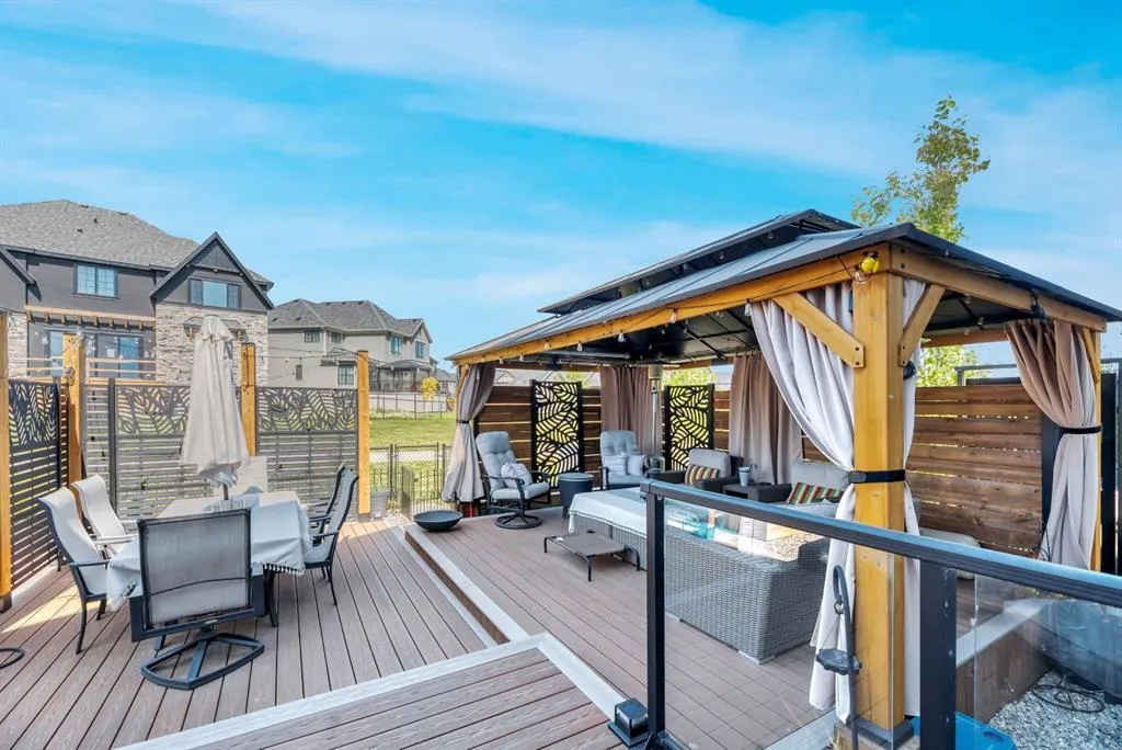 252 Marina Grove SE