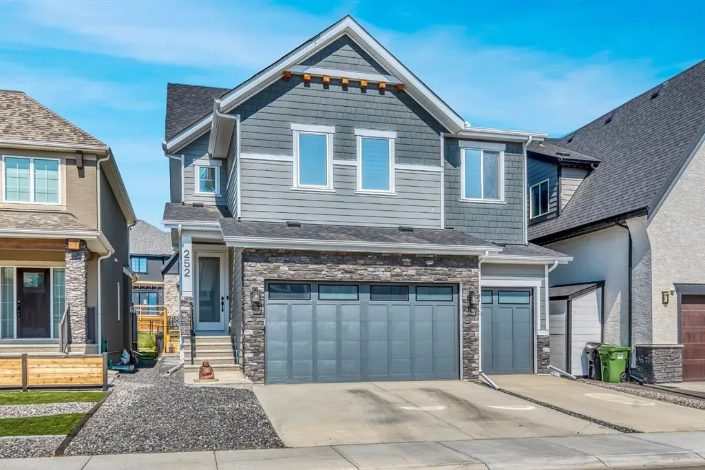 252 Marina Grove SE