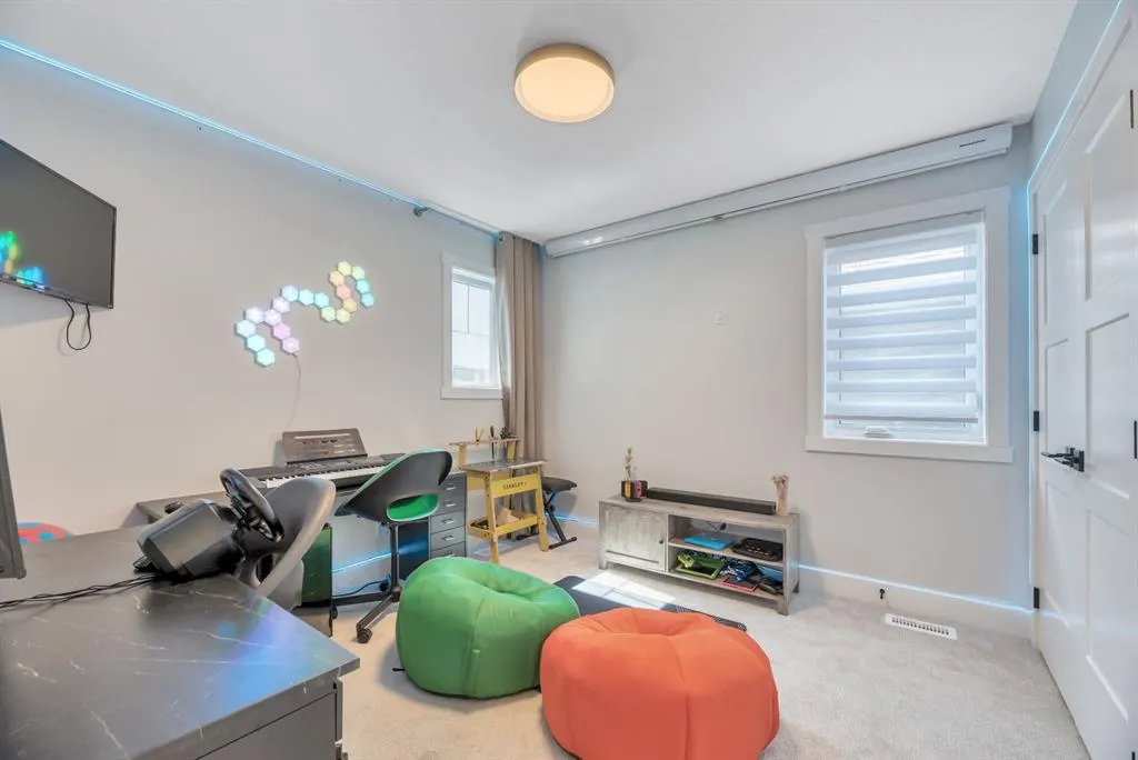 252 Marina Grove SE
