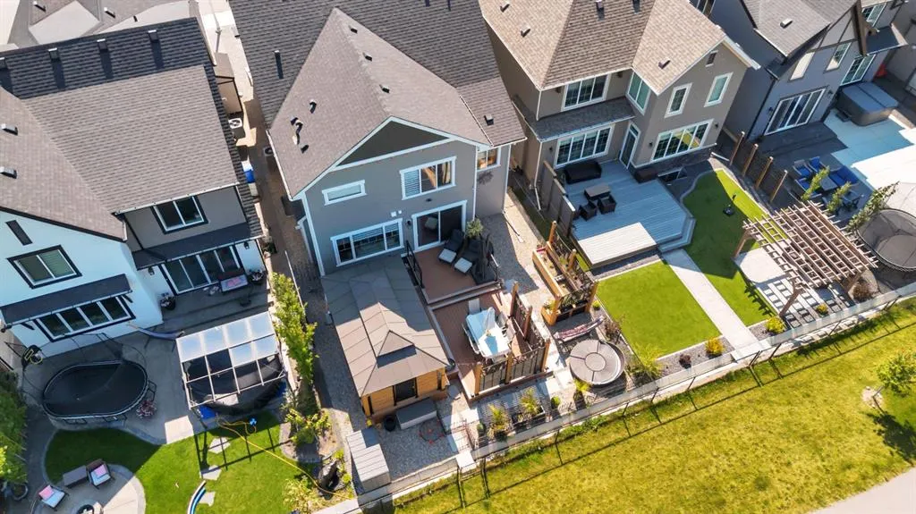 252 Marina Grove SE