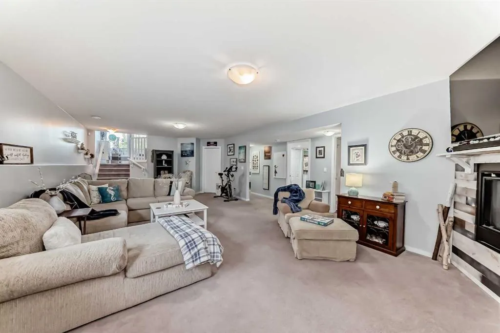 5821 62 Ave
