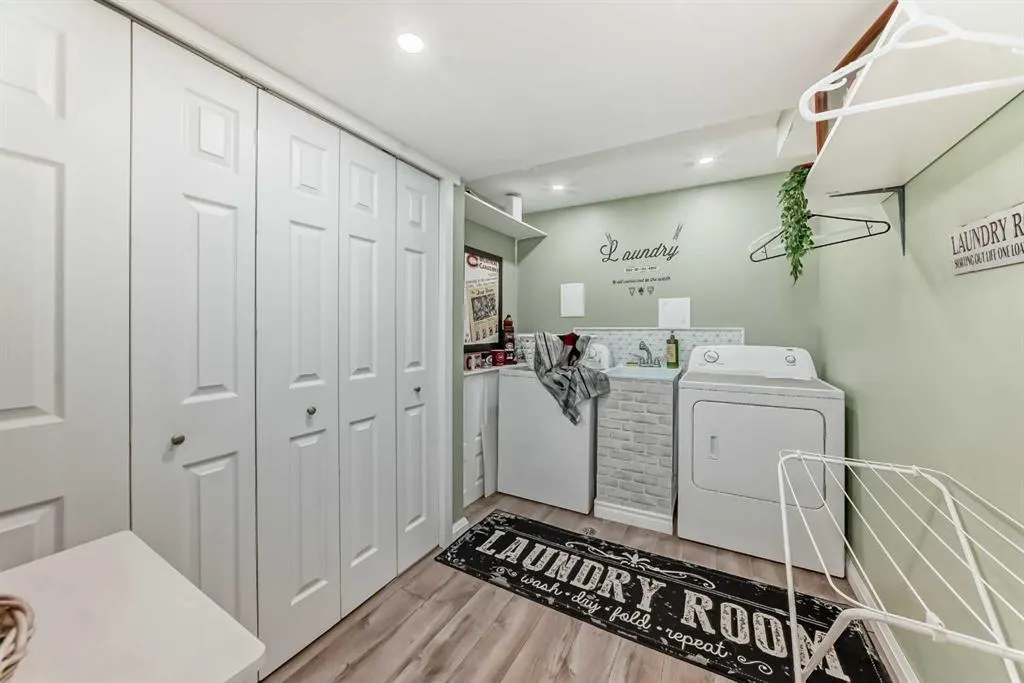 5821 62 Ave