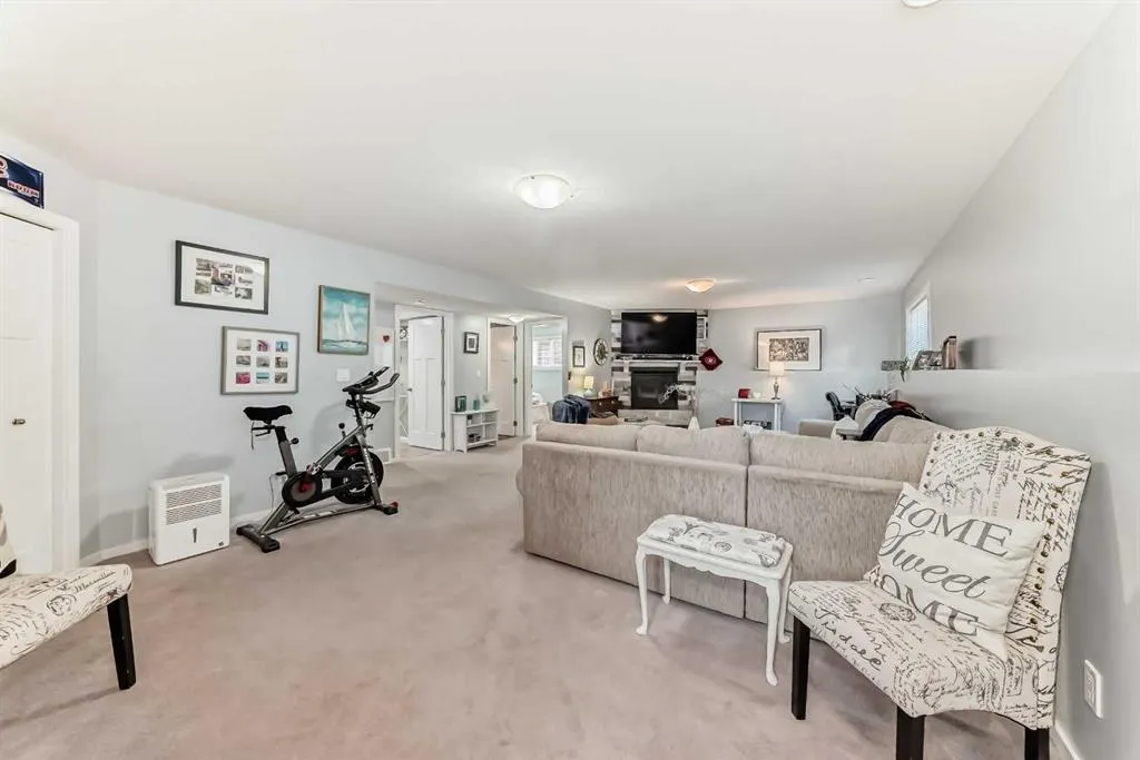 5821 62 Ave