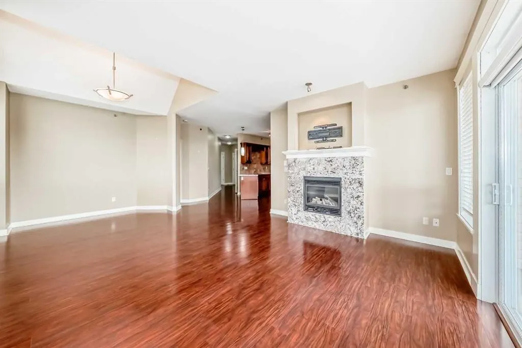 4707 50 Street, #401