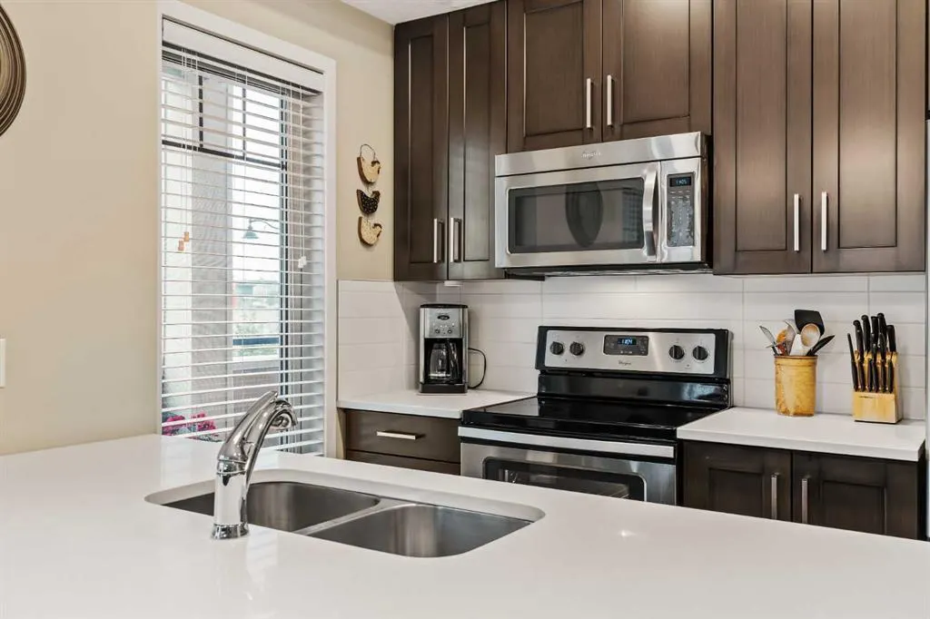 10 Mahogany Mews SE, #204