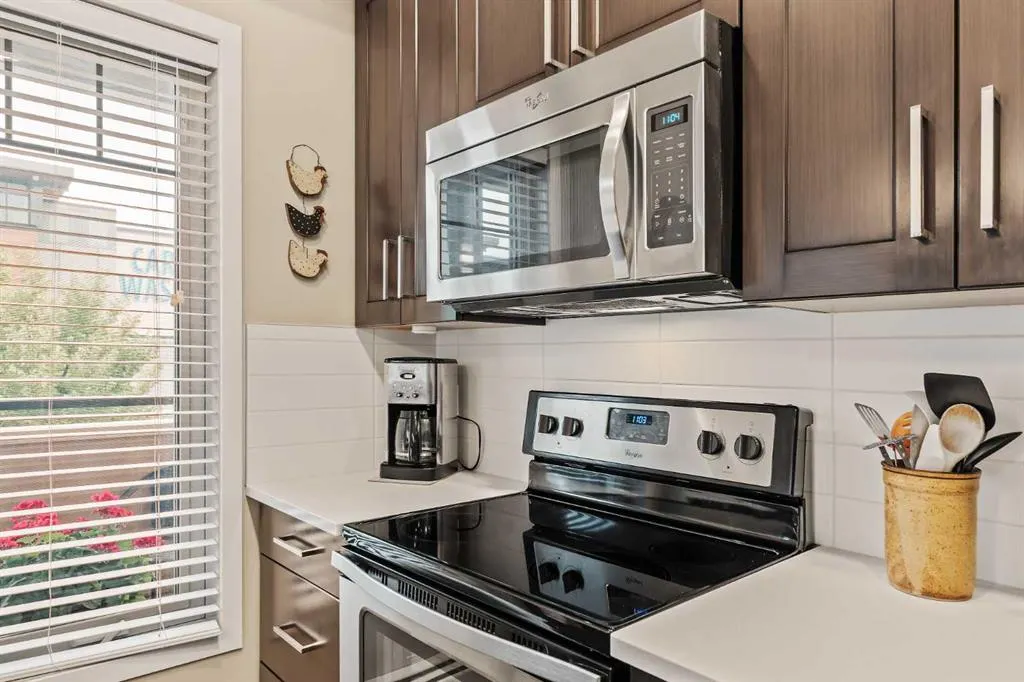10 Mahogany Mews SE, #204