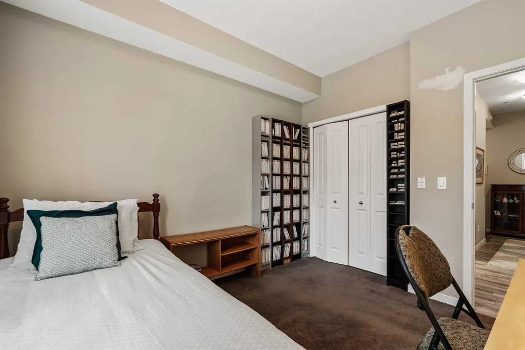 10 Mahogany Mews SE, #204