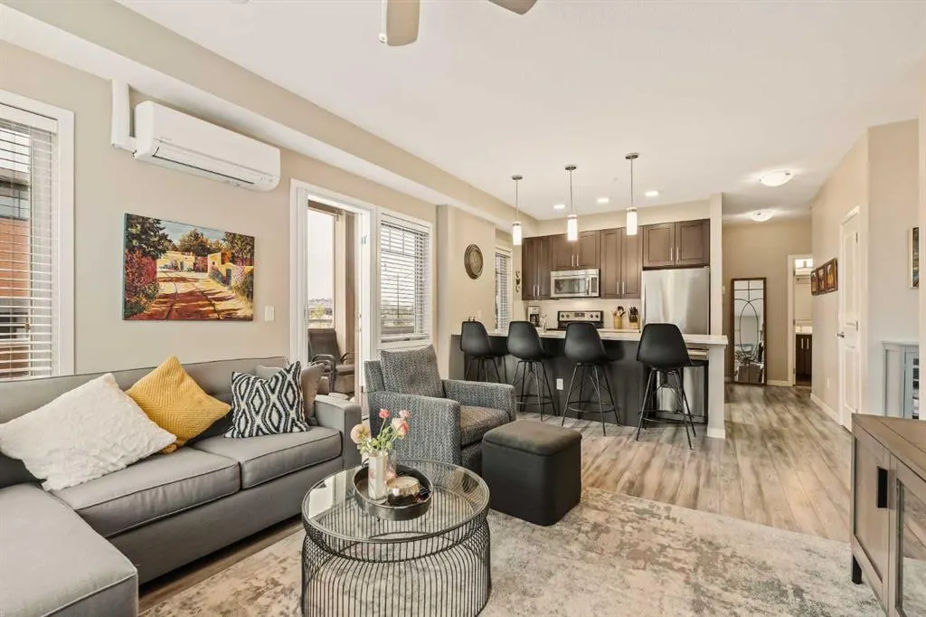 10 Mahogany Mews SE, #204