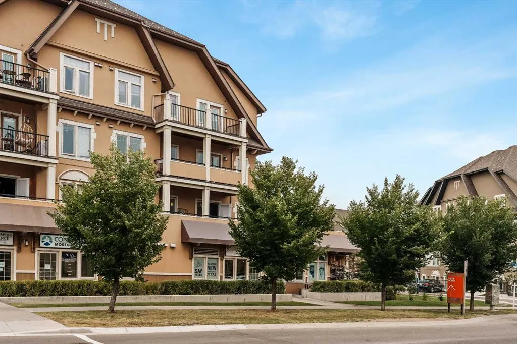 10 Mahogany Mews SE, #204