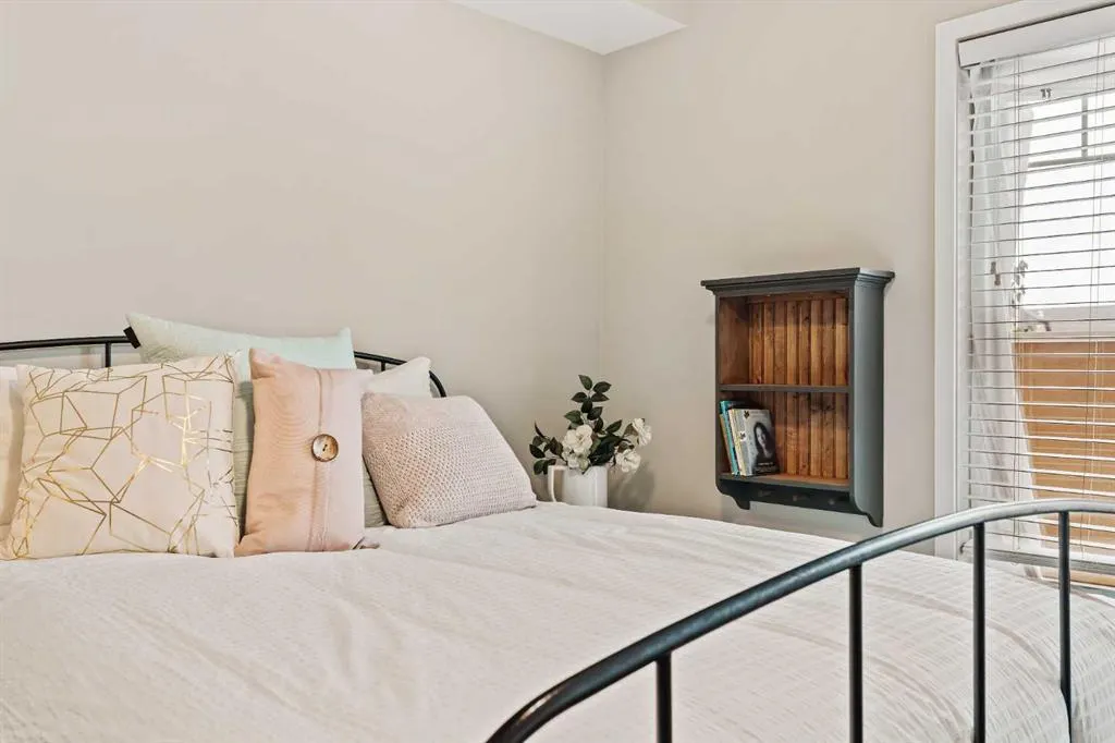 10 Mahogany Mews SE, #204