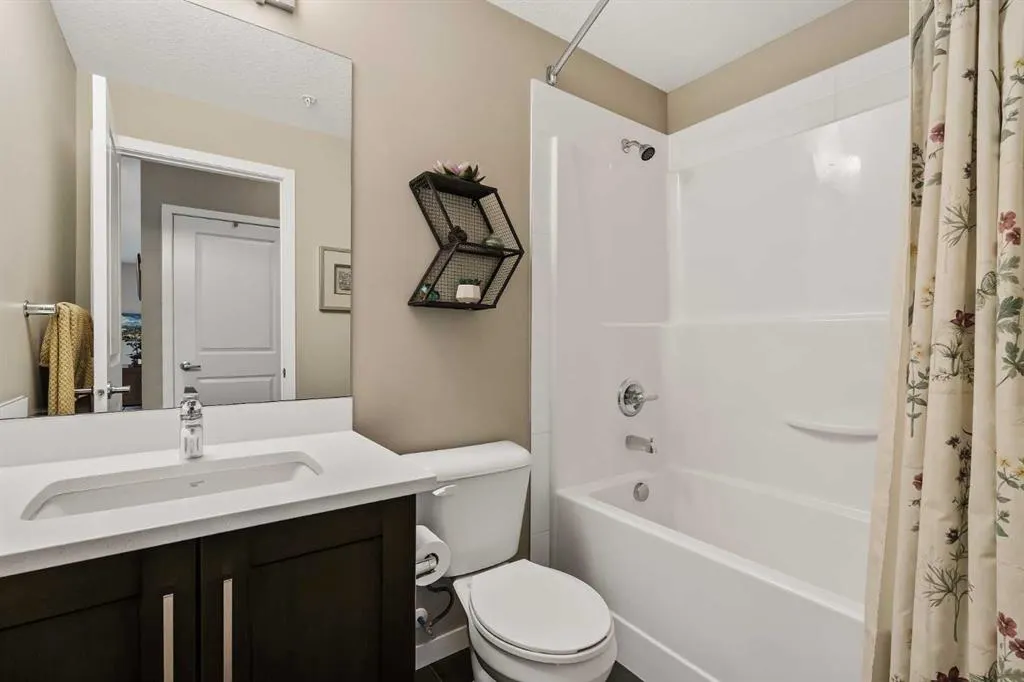 10 Mahogany Mews SE, #204